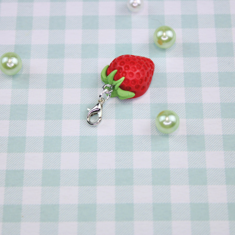 Zawieszka charms truskawka Zawieszka charms truskawka