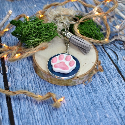 Brelok biała łapka