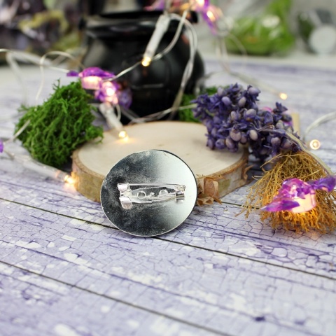 Broszka kot Halloween